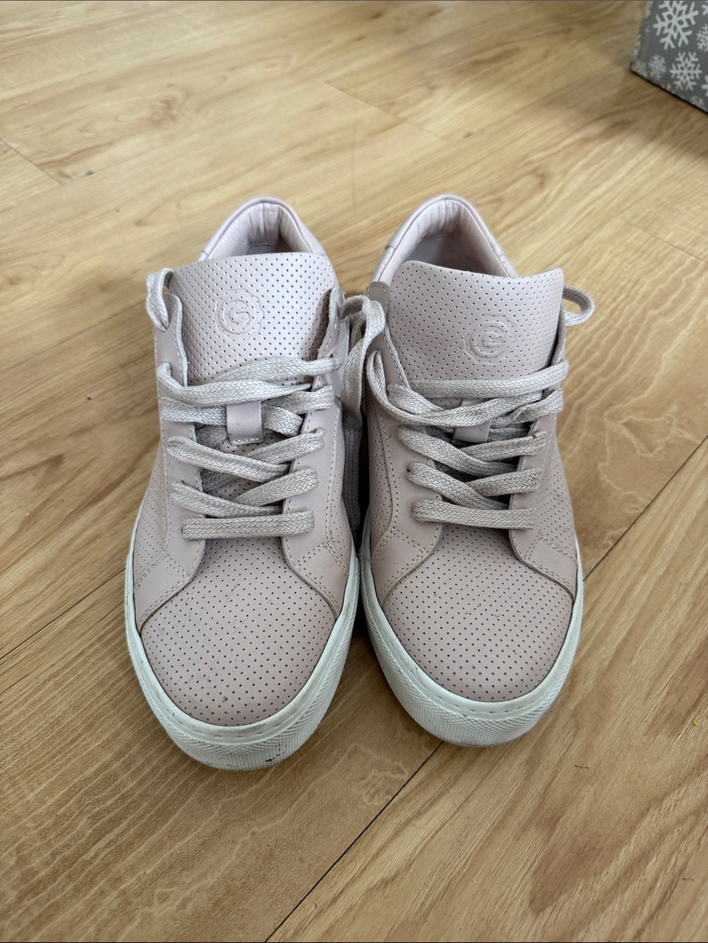 Women’s Casual Perforated Lace-Up Sneakers - Blush Pink. Leather .used 3 times